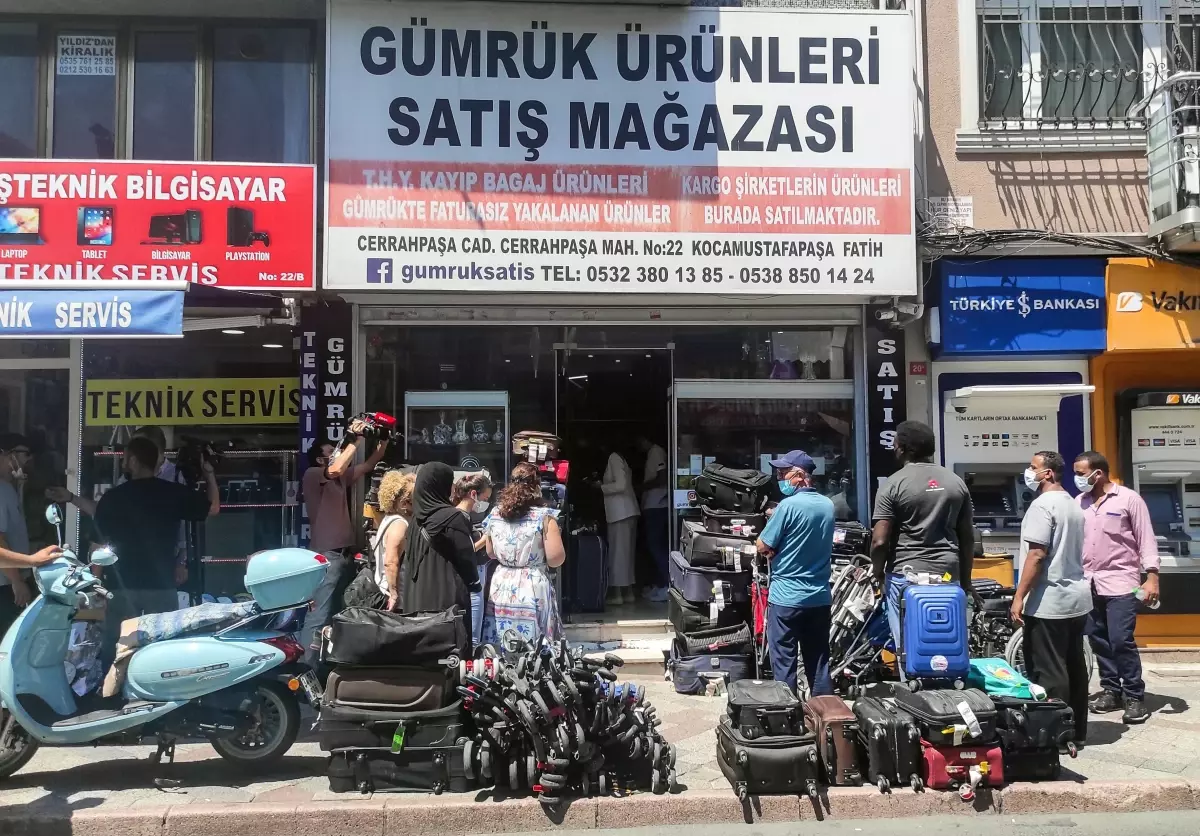 Havalimanlarında unutulan eşyalar satışa çıkarıldı