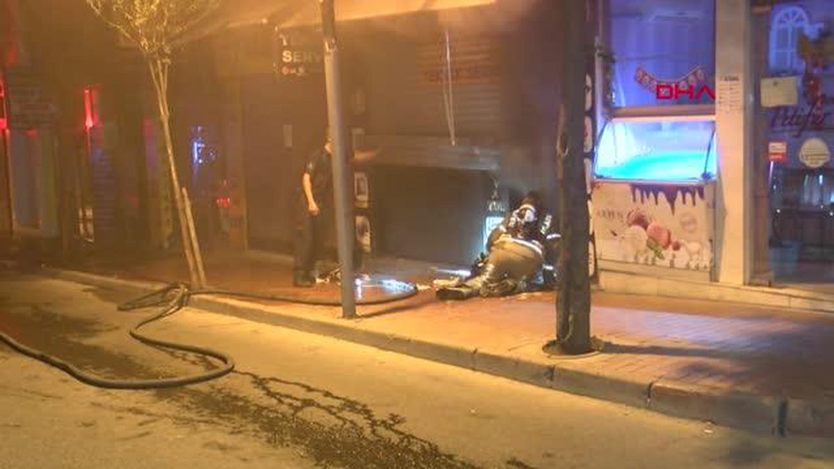 İSTANBUL-ŞİŞLİ'DE ELEKTRONİK MALZEME SATIŞI YAPILAN İŞ YERİNDE YANGIN PANİĞİ - Vimarsana News