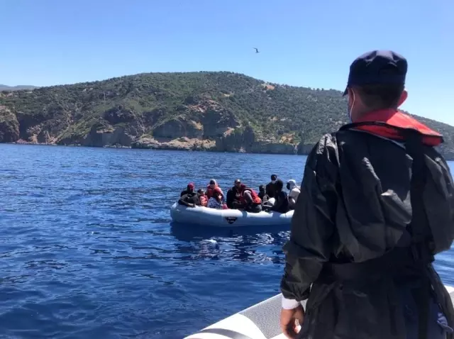 İzmir açıklarında 456 düzensiz göçmen kurtarıldı