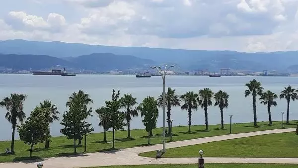 'İZMİT KÖRFEZİ'NİN TURKUAZ RENGİ MÜSİLAJ OLUŞUMUNUN DURDUĞU ANLAMINA GELMEZ'
