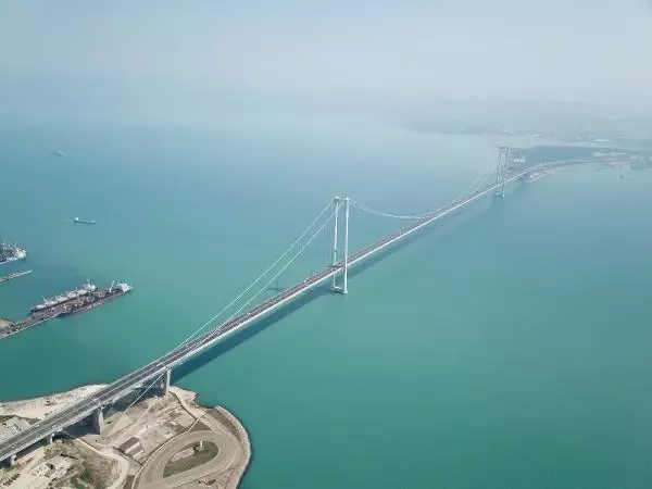 'İZMİT KÖRFEZİ'NİN TURKUAZ RENGİ MÜSİLAJ OLUŞUMUNUN DURDUĞU ANLAMINA GELMEZ'