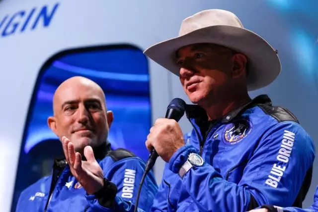 Jeff Bezos'tan NASA'ya Ay'a astronot indirecek uzay aracı için 2 milyar dolarlık teklif