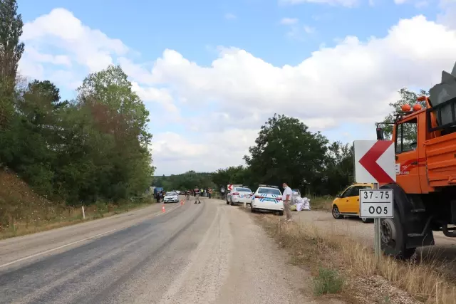KASTAMONU - Memurları taşıyan otobüs ile otomobil çarpıştı: 18 yaralı