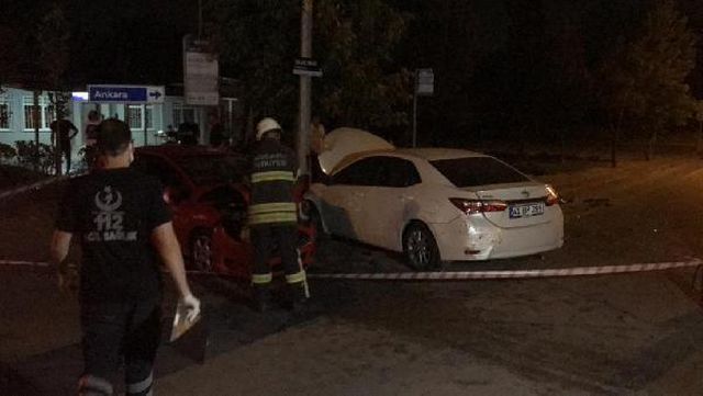 kavsakta iki otomobil carpisti 2 si cocuk 6 y 10 14289809 o