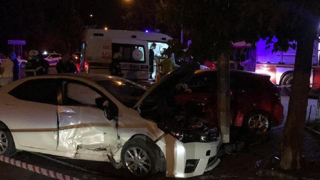 kavsakta iki otomobil carpisti 2 si cocuk 6 y 4 14289809 o