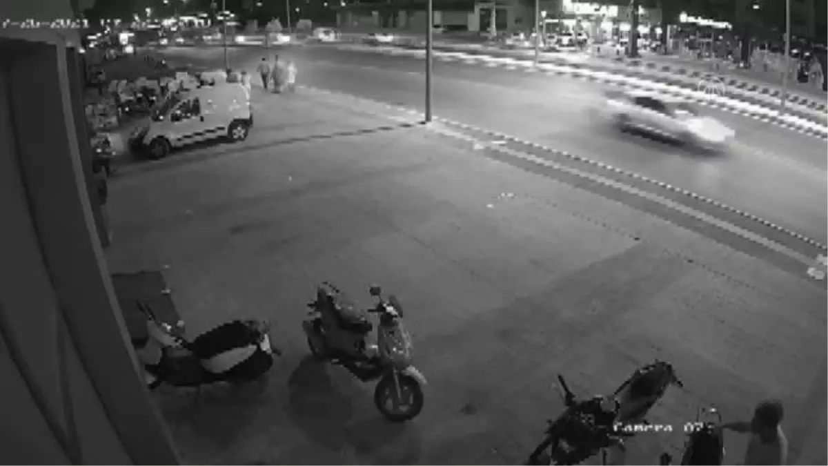 Motosiklet hırsızlığı güvenlik kamerasına yansıdı