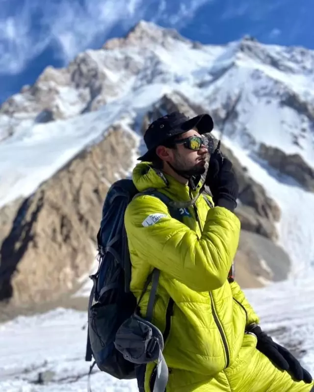 Pakistanlı 19 yaşındaki Kashif, K2 Dağı'na tırmanan en genç dağcı oldu