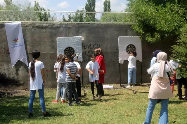 Pandemiden bunalan çocuklar eğlenceye doydu
