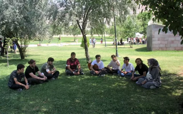 Pandemiden bunalan çocuklar eğlenceye doydu