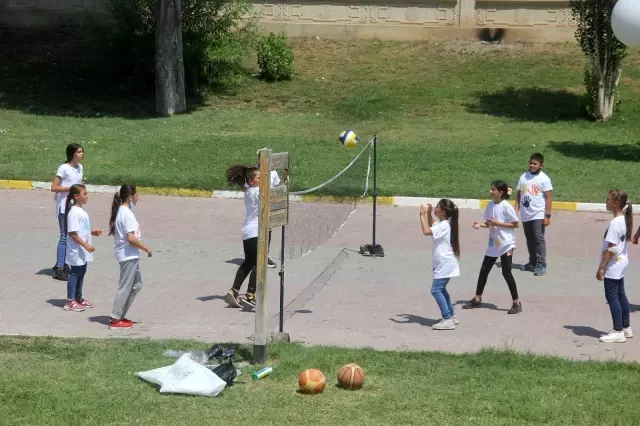Pandemiden bunalan çocuklar eğlenceye doydu