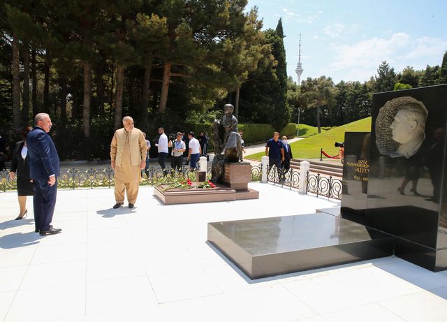 sentop baku de haydar aliyev in anit mezarini 14290797 o