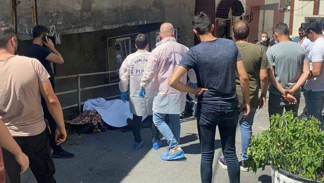 Son Dakika! Beyoğlu'nda silahlı saldırıda 3 kişi hayatını kaybetti, 1 kişi yaralandı Son Dakika! Beyoğlu'nda silahlı saldırıda 3 kişi hayatını kaybetti, 1 kişi yaralandı