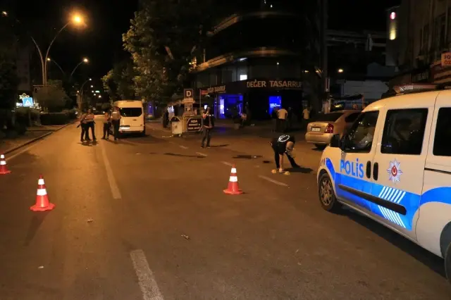 Adana'da bar çıkışı silahlı kavga: 3 yaralı