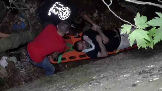Arkadaşlarıyla alkol alırken 4 metre yükseklikten dereye düştü
