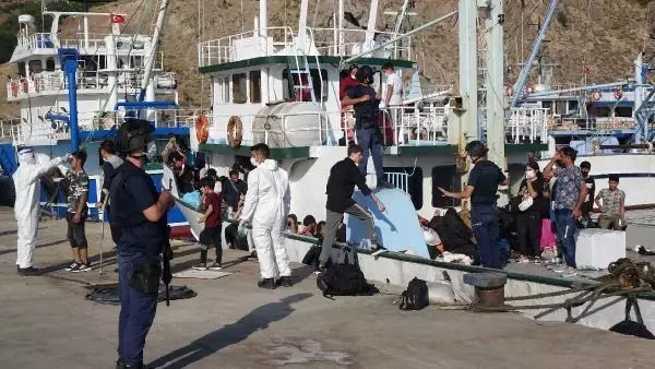 Ayvacık açıklarında teknede 231 kaçak göçmen yakalandı