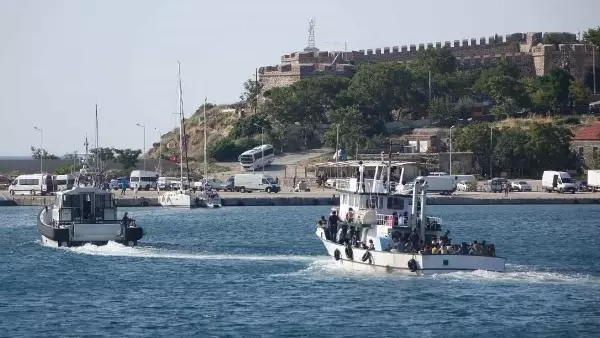 Ayvacık açıklarında teknede 231 kaçak göçmen yakalandı