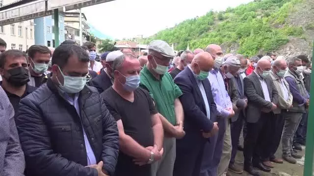 Bakan Soylu, Murgul'daki selde hayatını kaybeden kişinin cenaze törenine katıldı