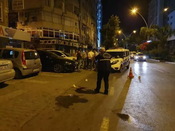 Barda çıkan silahlı kavga sokağa döküldü: 3 yaralı