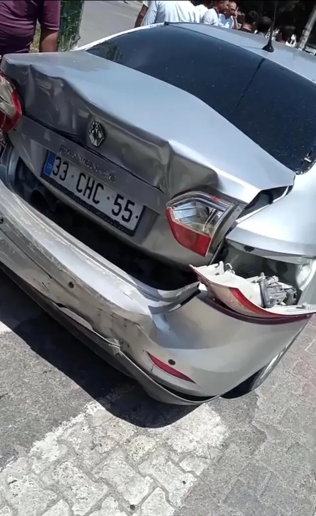 Batman'da kamyonet otomobile arkadan vurdu: 2 yaralı