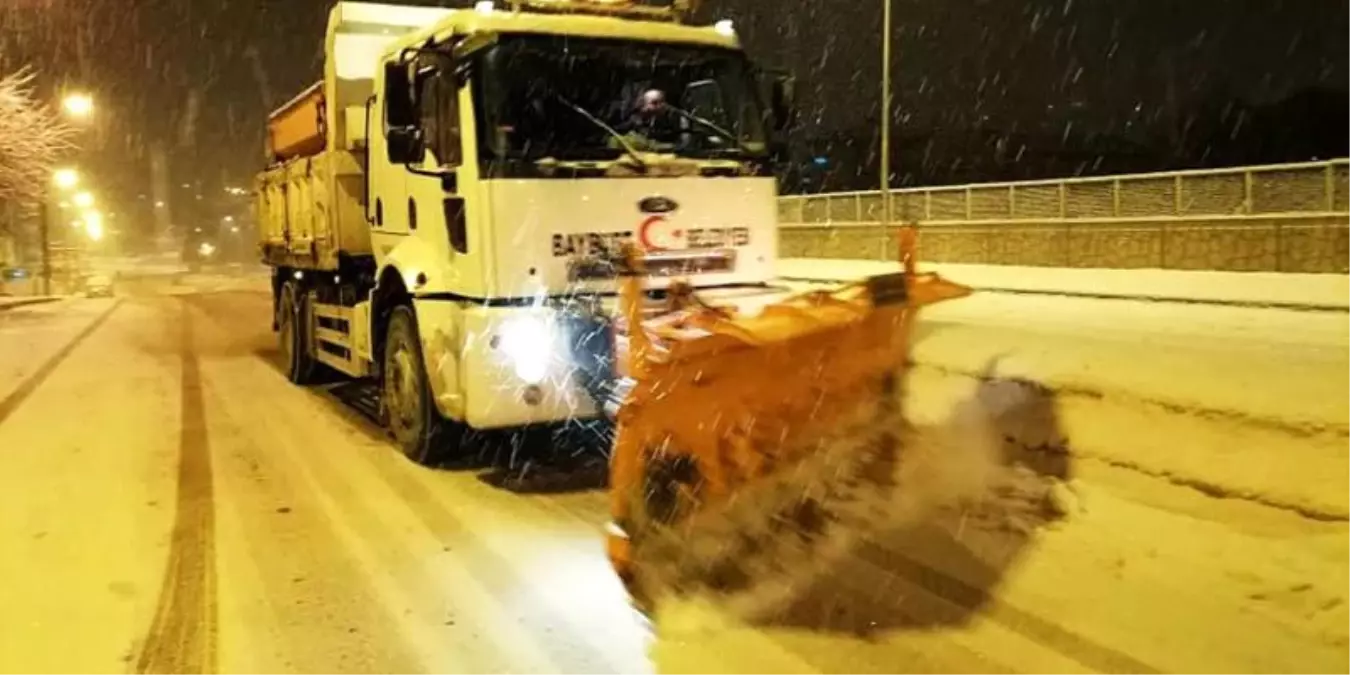 Belediyemizden Karla Mücadelede Yoğun Mesai