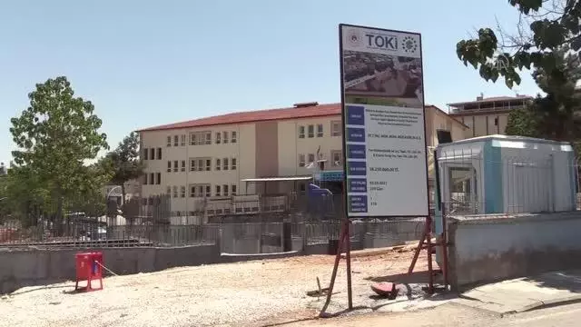 Depremlerin etkilediği Malatya'da okul binaları yeniden yükseliyor