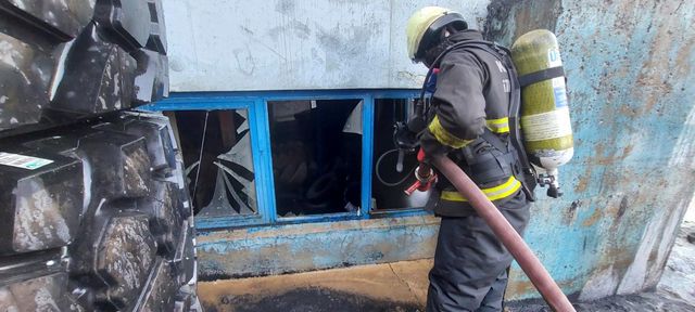 fabrikadaki dev lastikler alevlere teslim old 2 14294217 o