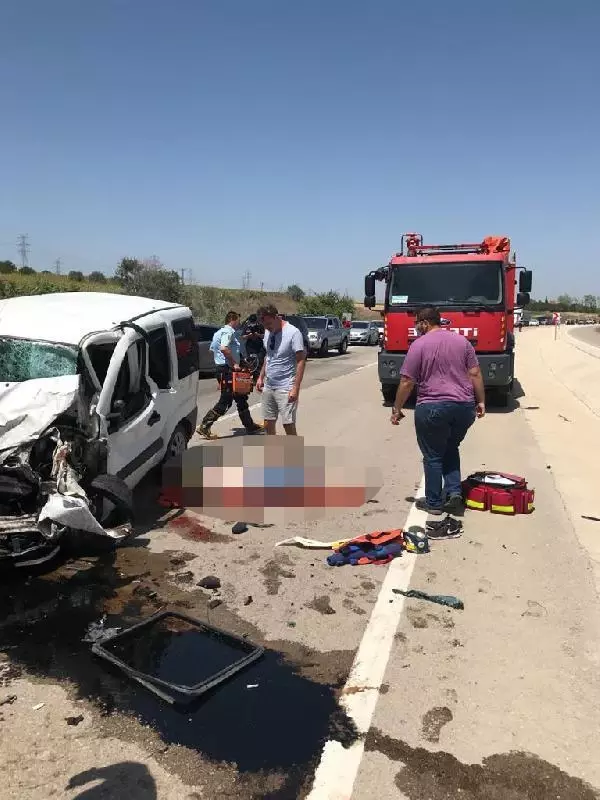 Gelibolu'da iki araç çarpıştı; sürücüler öldü