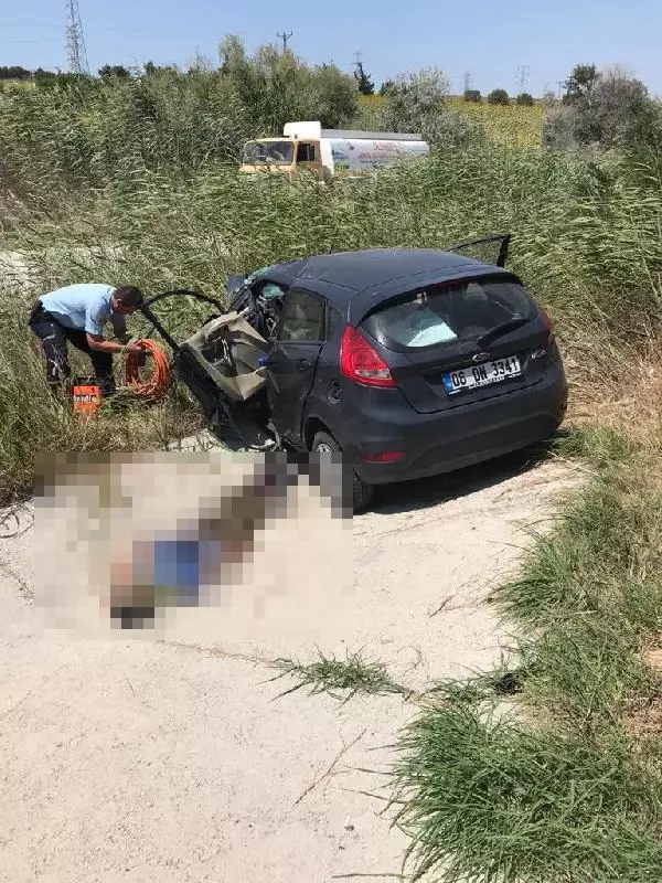 Gelibolu'da iki araç çarpıştı; sürücüler öldü