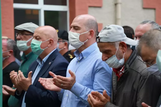 Bakan Soylu, Murgul'daki selde hayatını kaybeden kişinin cenaze törenine katıldı