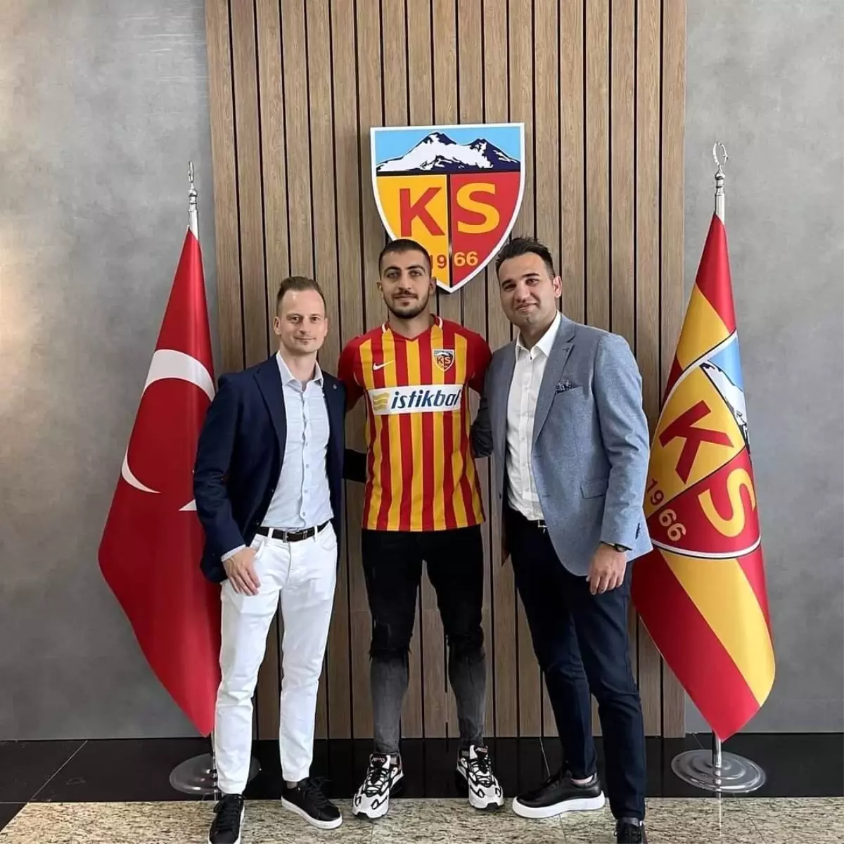 Kayserispor, Majid Hosseni'yi açıkladı