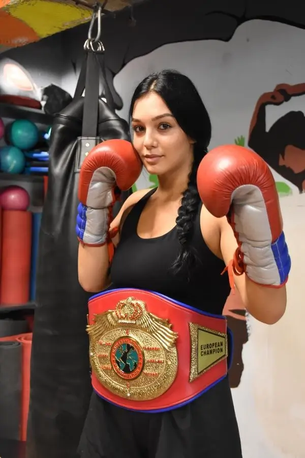 SPOR Kilo vermek için boksa başlayan Dilara, ilk altın kemerine çok yakın