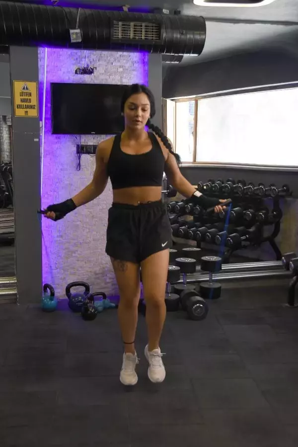 SPOR Kilo vermek için boksa başlayan Dilara, ilk altın kemerine çok yakın