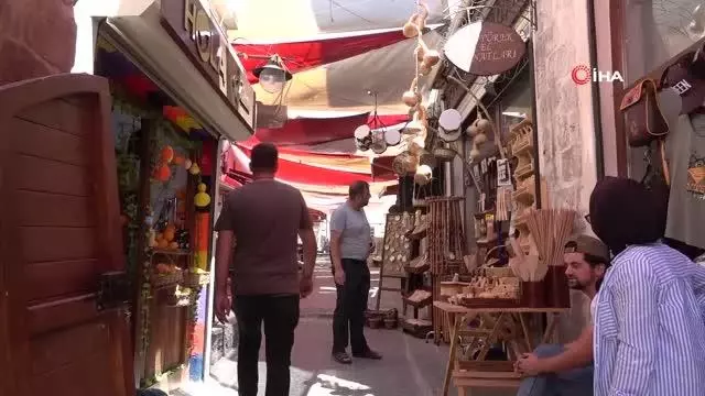 Kısıtlamaların geri gelmesini istemeyen esnaf, vatandaşa aşı çağrısında bulundu