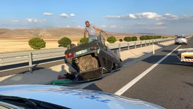 Kontrolden çıkan otomobil takla attı: 1'i ağır, 2 yaralı