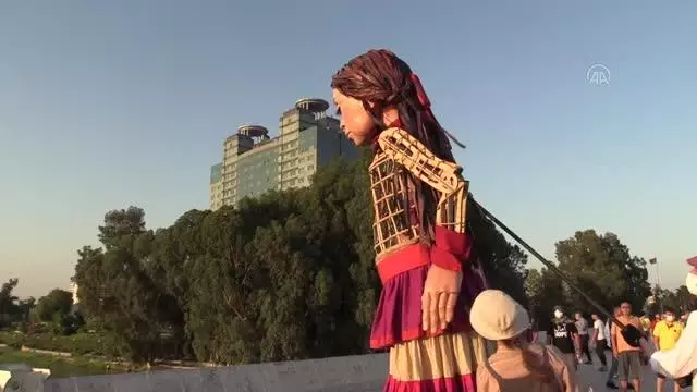 Küçük Amal ın İngiltere'ye yolculuğundaki durağı Adana oldu