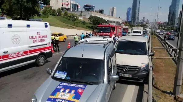 MALTEPE'DE ZİNCİRLEME KAZADA 3 KİŞİ YARALANDI