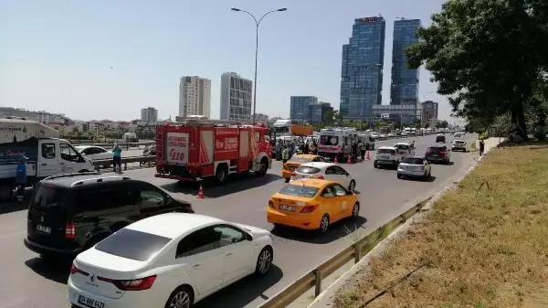 MALTEPE'DE ZİNCİRLEME KAZADA 3 KİŞİ YARALANDI