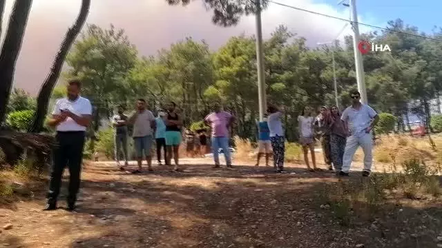 Manavgat'ta hızla büyüyen yangın yerleşim alanlarına indi