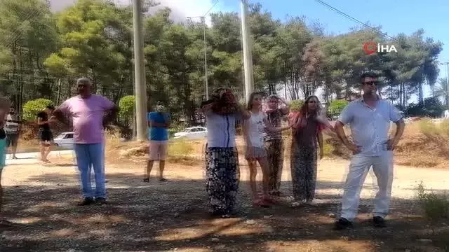 Manavgat'ta hızla büyüyen yangın yerleşim alanlarına indi