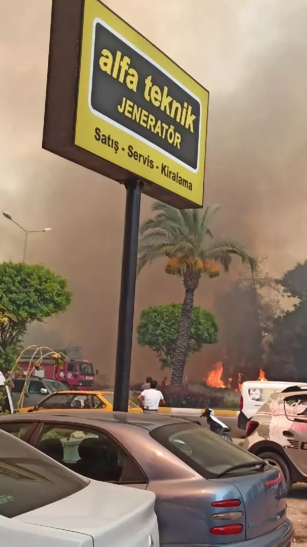 Son dakika: Manavgat'ta 4 noktada orman yangını (2) - Yeniden