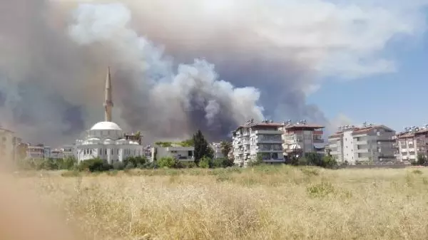 Son dakika: Manavgat'ta 4 noktada orman yangını (2) - Yeniden