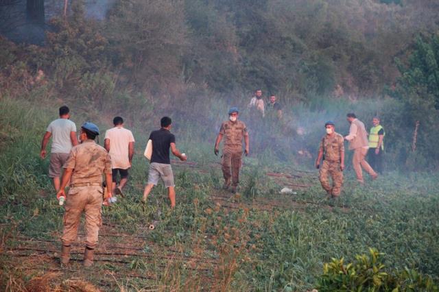 Manavgat'ta orman yangını yerleşim yerlerine sıçradı, 62 kişi hastanelik oldu