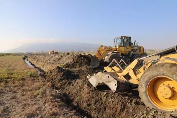 MİLLEYHA KUŞ CENNETİ KENARINA KAZILAN HENDEK KAPATILDI