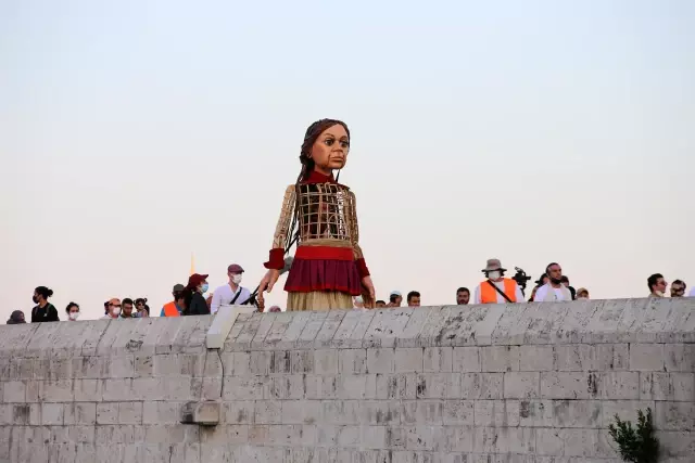 Küçük Amal ın İngiltere'ye yolculuğundaki durağı Adana oldu