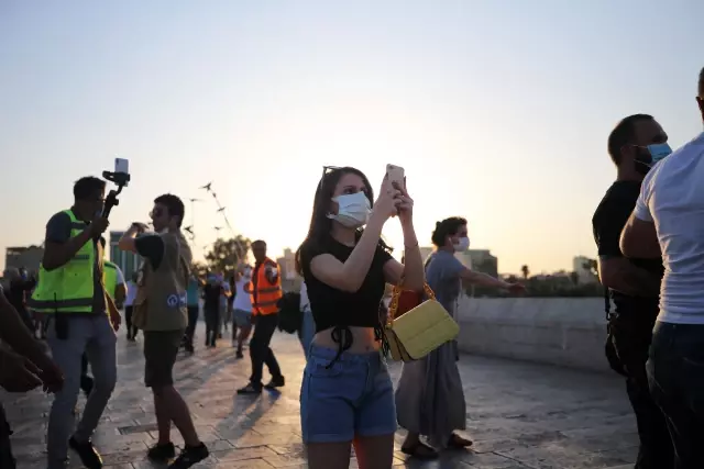 Küçük Amal ın İngiltere'ye yolculuğundaki durağı Adana oldu