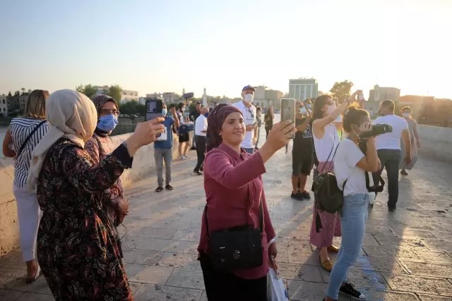 Küçük Amal ın İngiltere'ye yolculuğundaki durağı Adana oldu