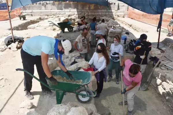 Prof. Dr. Çevik: Myra, Anadolu'nun 'Pompei'si