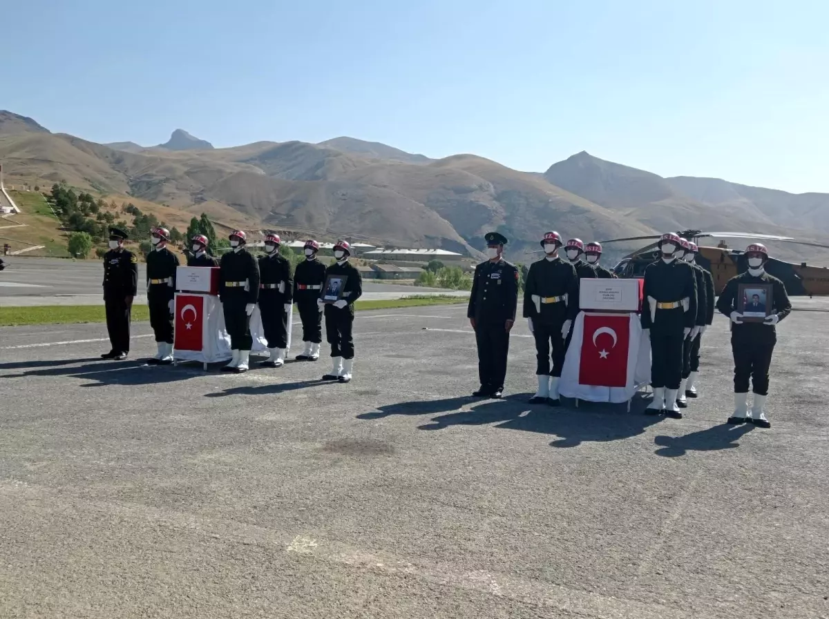 Şehit askerler için uğurlama töreni