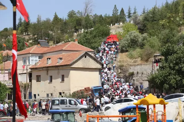 Son dakika haberleri... Şehit Piyade Uzman Çavuş Sergen Güçlüer, memleketi Aksaray'da son yolculuğuna uğurlandı