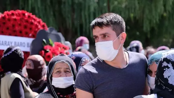 ŞEHİT UZMAN ÇAVUŞ SON YOLCULUĞA UĞURLANDI; GERİYE DUYGULANDIRAN FOTOĞRAF KALDI